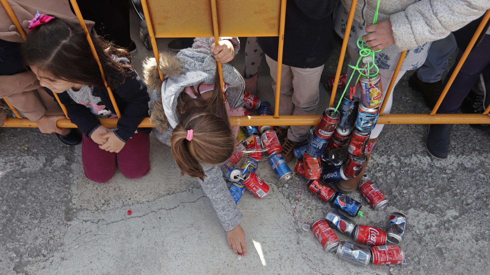 Imágenes del arrastre de latas en Algeciras