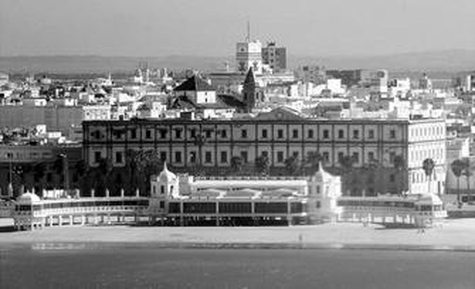 El edificio de Valcárcel queda en manos del Partido Popular al ser propiedad de la Diputación.