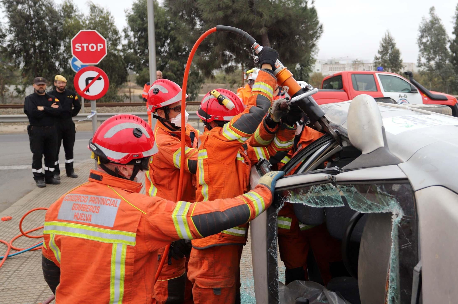 Simulacro de accidente en el Puerto de Huelva dentro del ejercicio regional RespuestA22, en imágenes