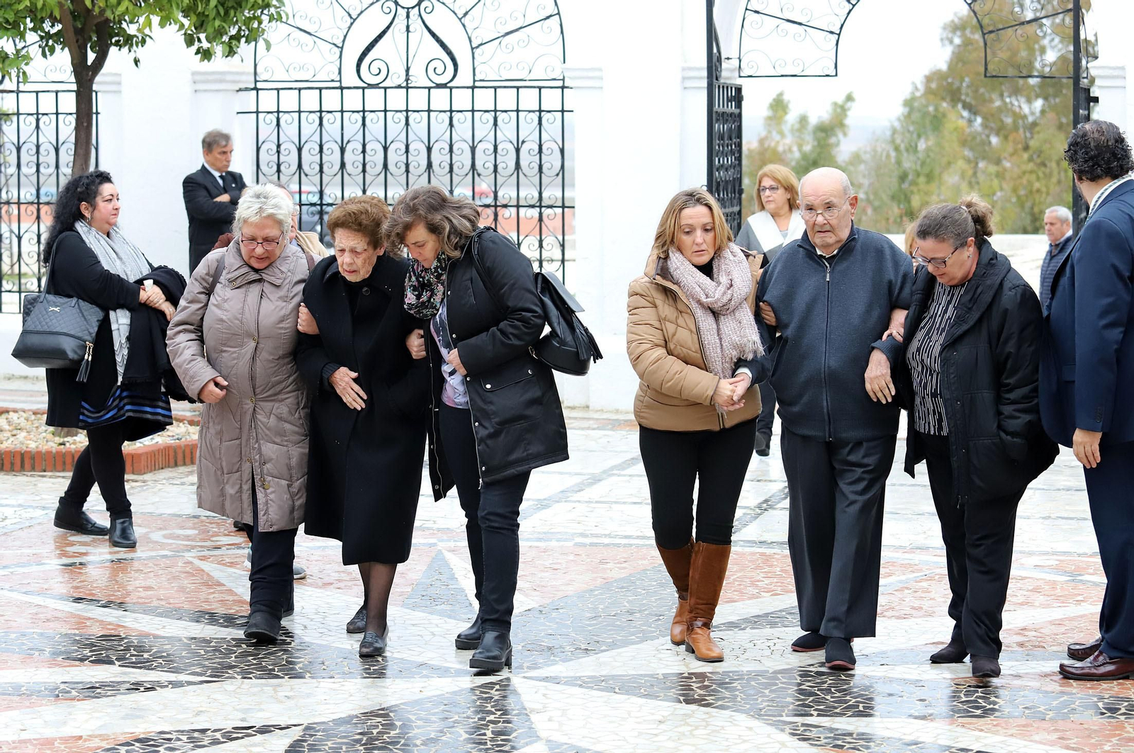 Imágenes del funeral de Bienvenido González, hermano mayor de la Cinta