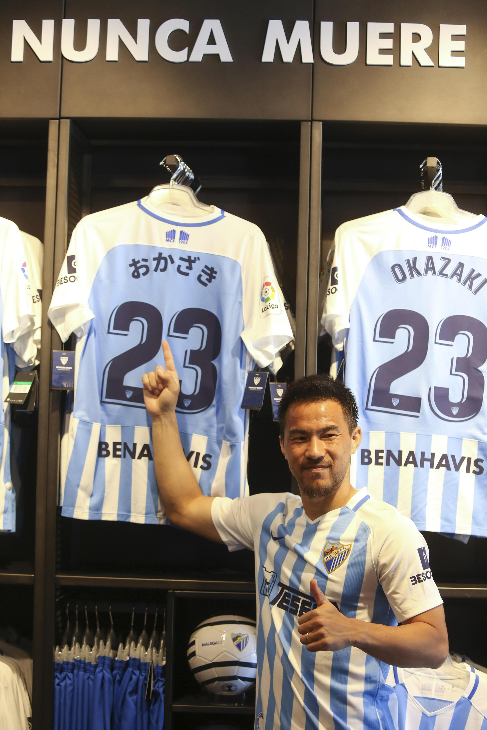 Shinji Okazaki, su fugaz paso por Málaga, en fotos