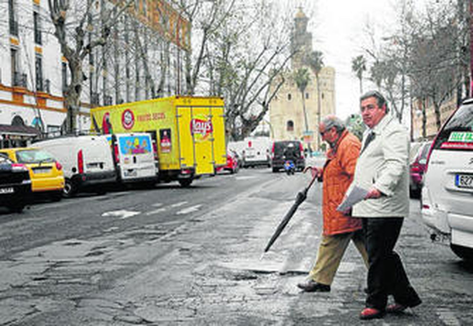 Zoido, durante su visita de ayer al entorno de la Casa de la Moneda.