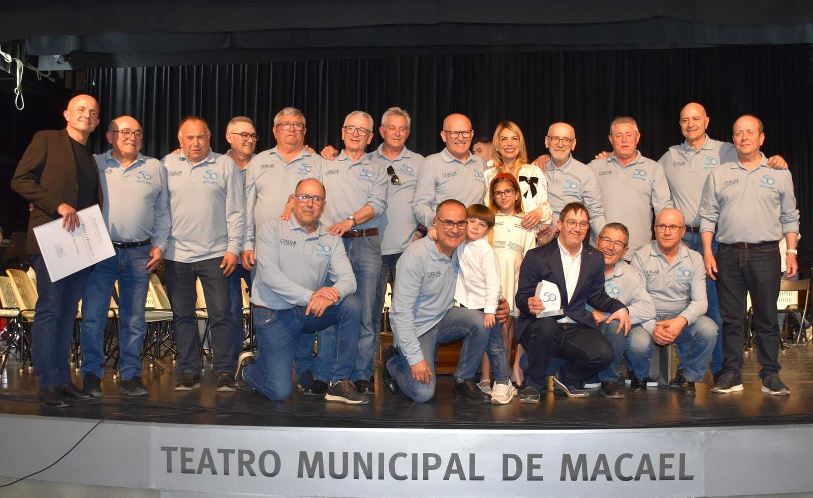 Los quince integrantes de la Peña La Estrella durante el evento.