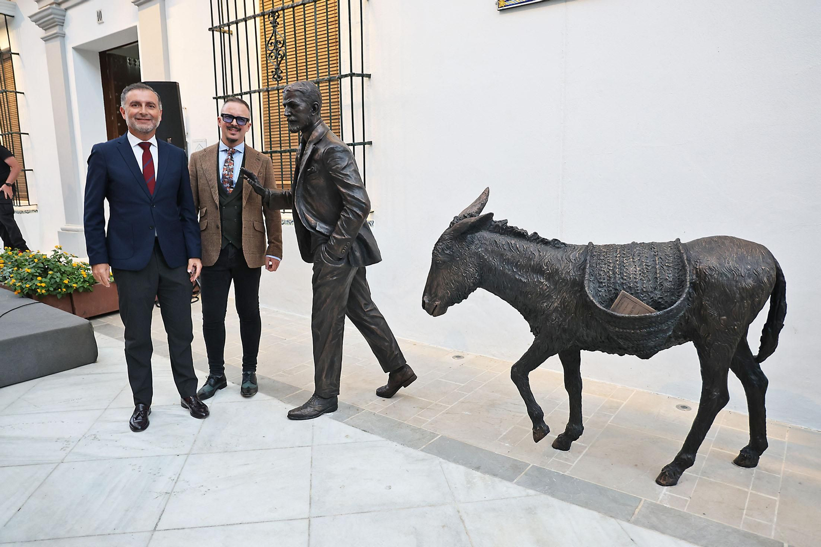 Imágenes de la inauguración en Moguer del complejo escultórico 'Juan Ramón y Platero'