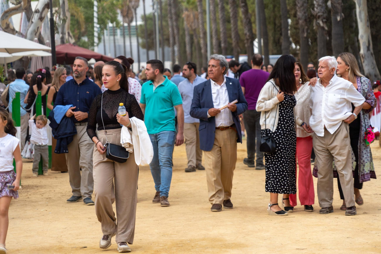 Imágenes del ambiente del ambiente de la tarde del domingo en la Feria de Otoño y del Caballo 2025 de Huelva