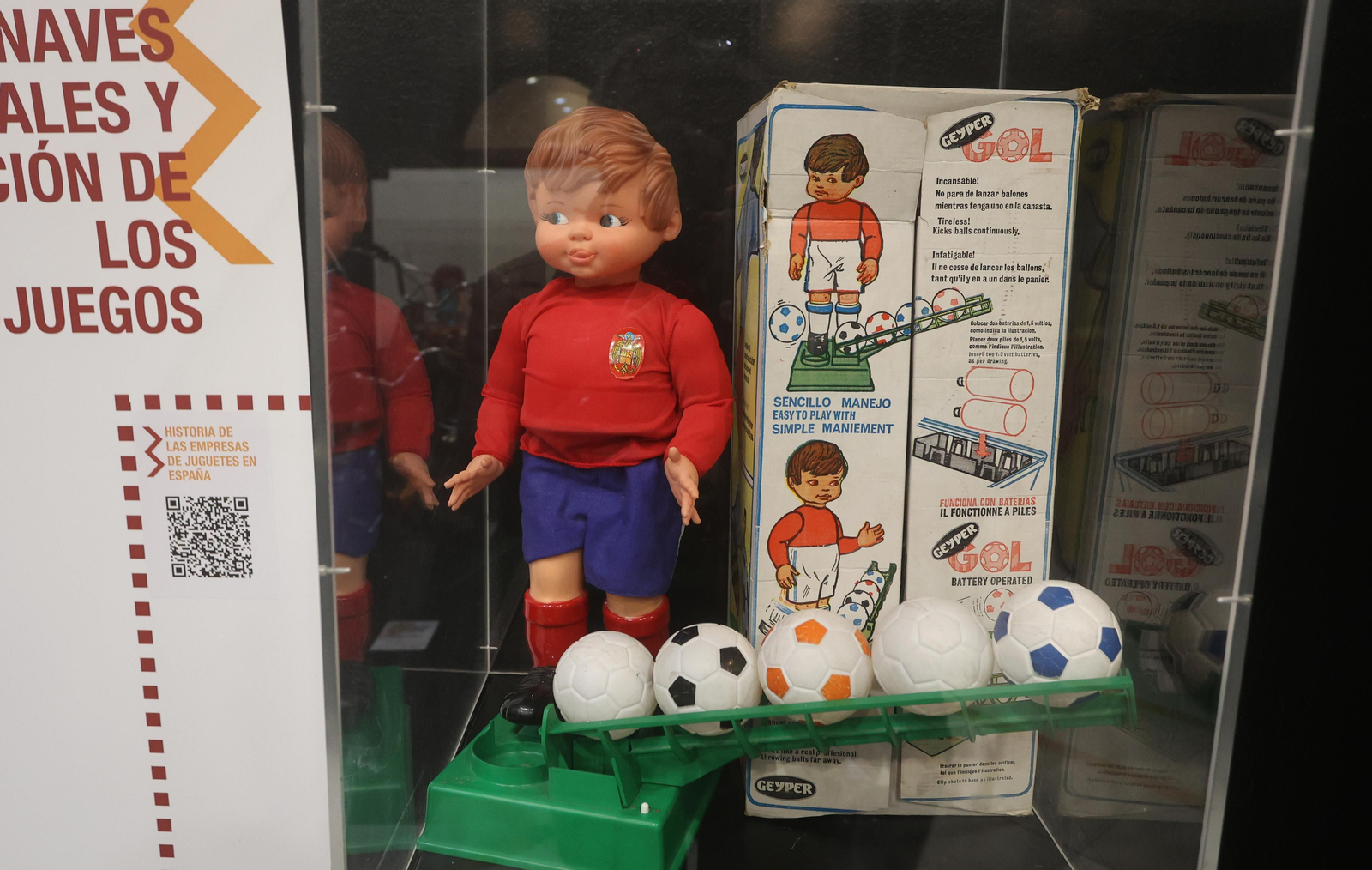 Exposición de juguetes antiguos en el Mercantil