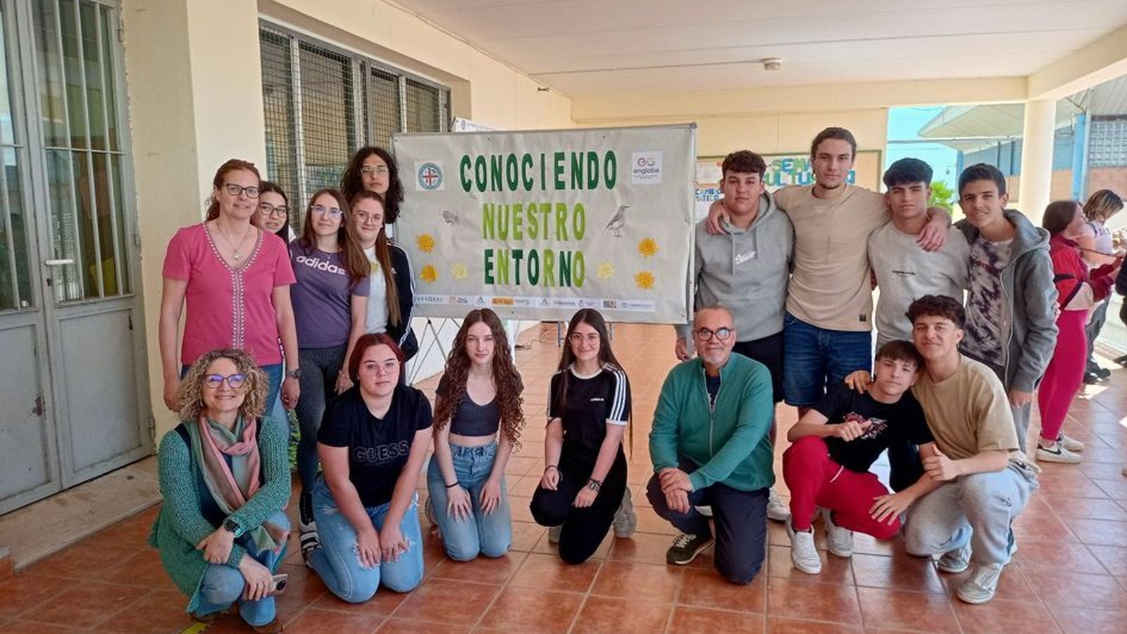 Alumnado y profesorado del IES Alquián, junto con los asesores científicos de la Universidad de Almería