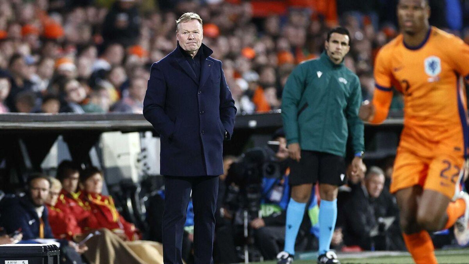 Ronald Koeman seleccionador de Holanda en el partido  amistoso contra Islandia