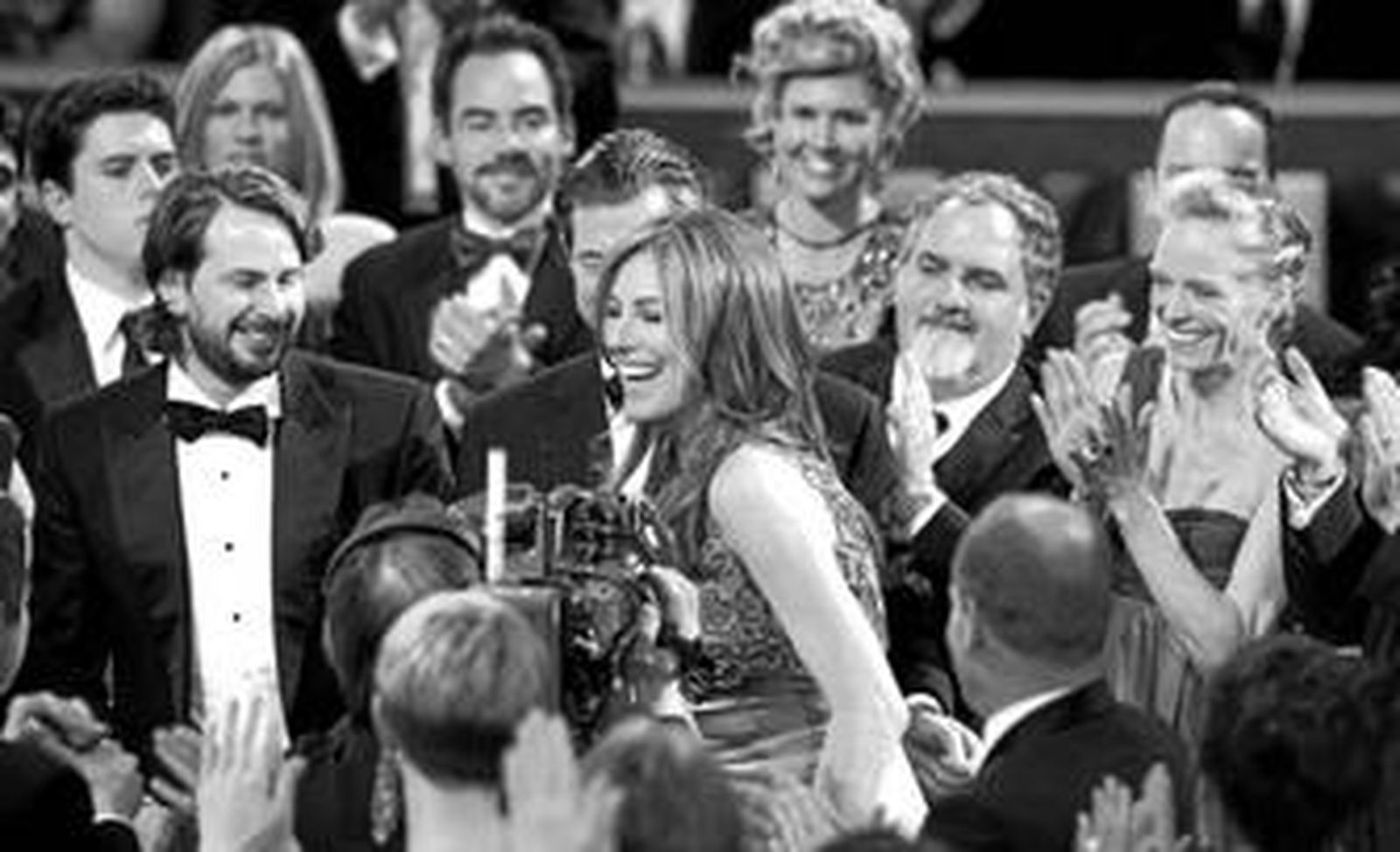 La directora estadounidense Kathryn Bigelow en el momento en el que recoge su Óscar a la Mejor Dirección en el Teatro Kodak de Hollywood.
