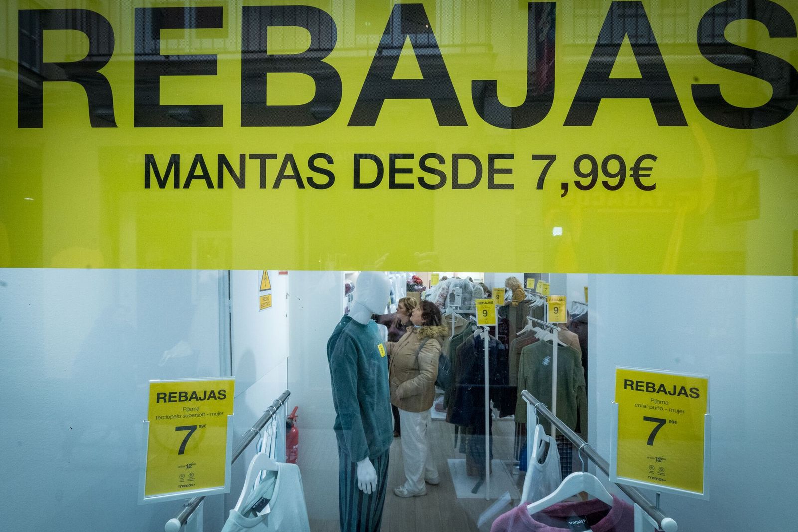 Con el frío que hace, las mantas son una buena opción de compra.