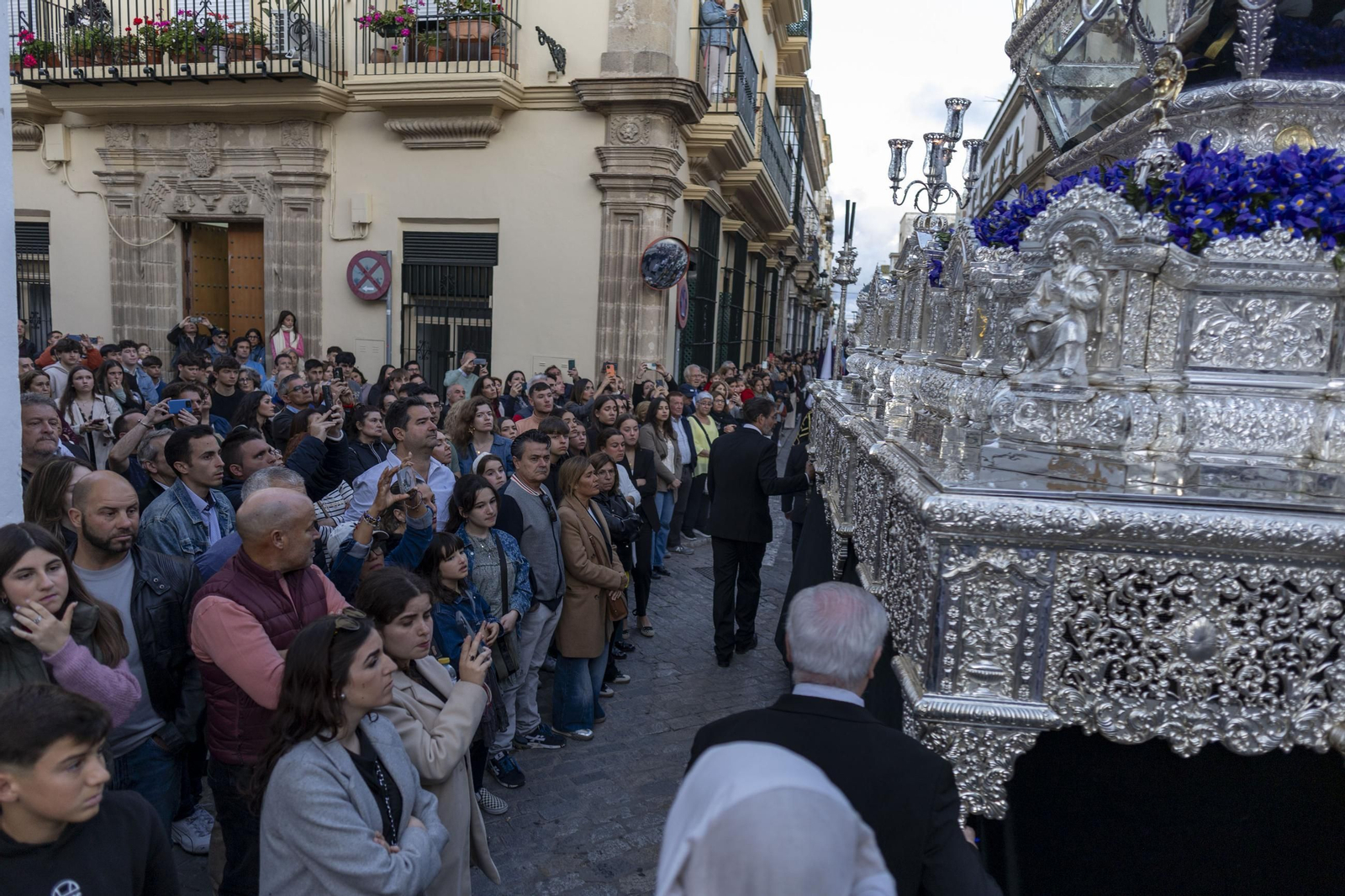 Imágenes de la salida de Santo Entierro en la Semana Santa de El Puerto 2025