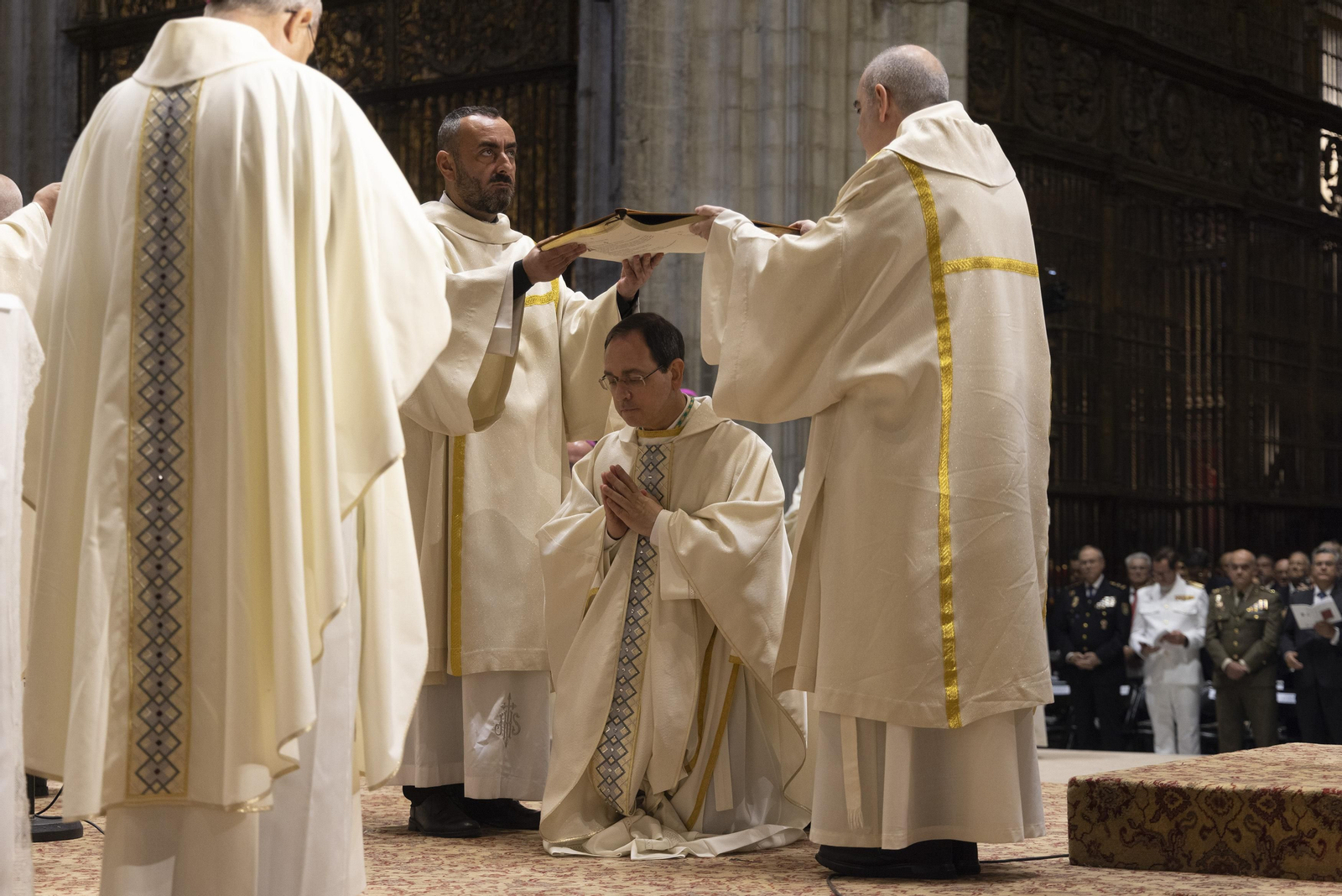 La ordenación episcopal de los dos nuevos obispos auxiliares de Sevilla, Teodoro León y Ramón Valdivia