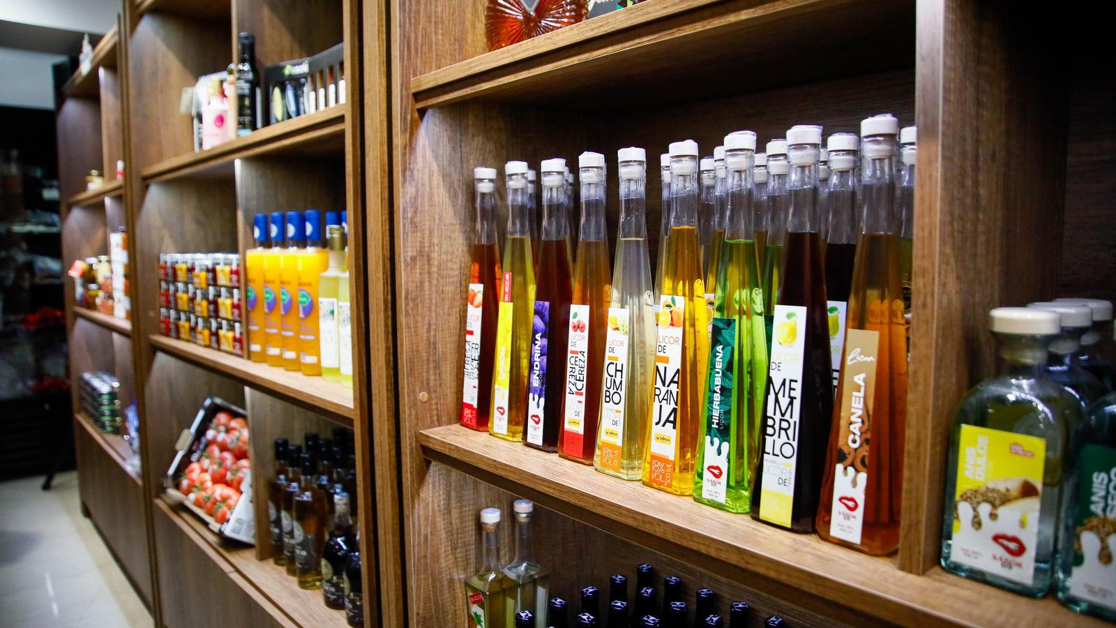 Productos almerienses de la marca gourmet Sabores Almería que se pueden encontrar en la primera tienda de la marca que ha abierto en el Paseo de Almería