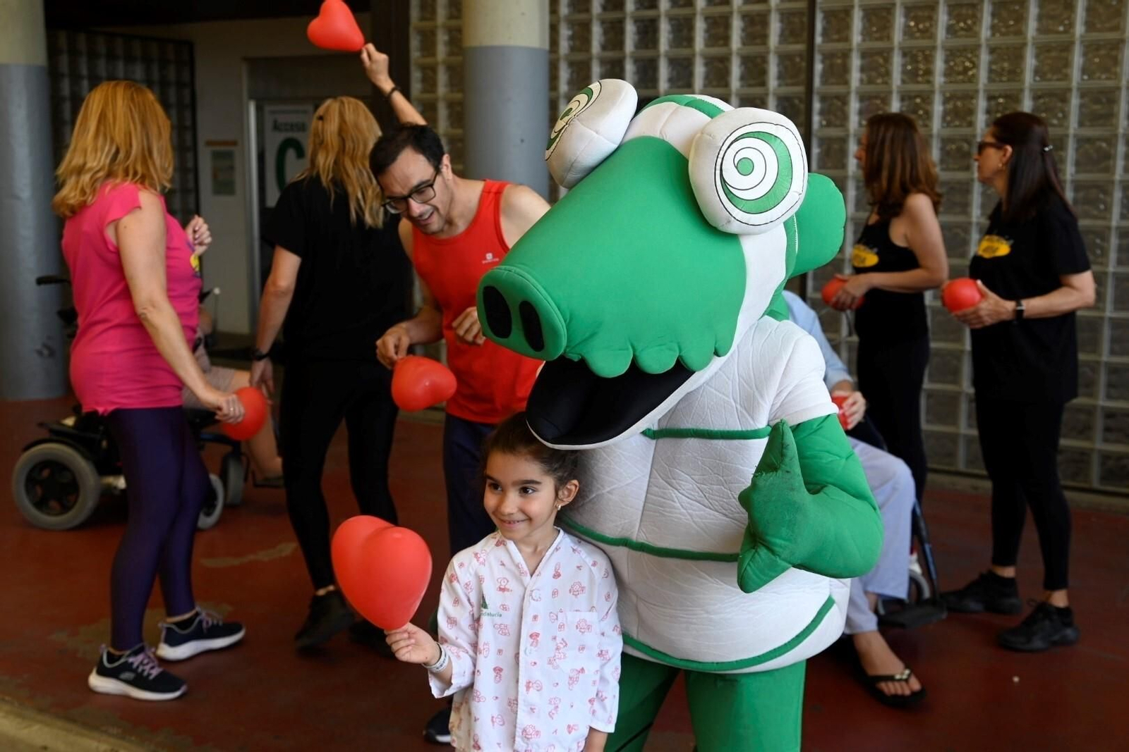 El Hospital Reina Sofía de Córdoba homenajea a los niños hospitalizados, en imágenes