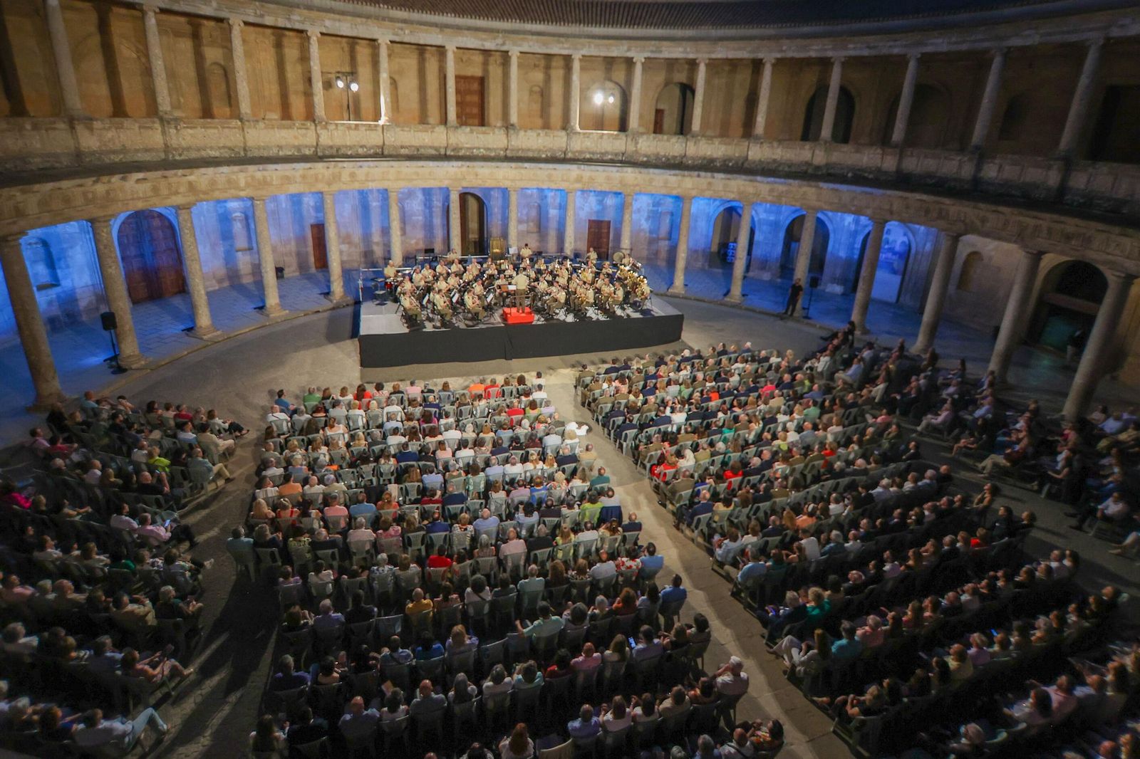 Las mejores imágenes del concierto del Madoc en el Palacio de Carlos V en Granada