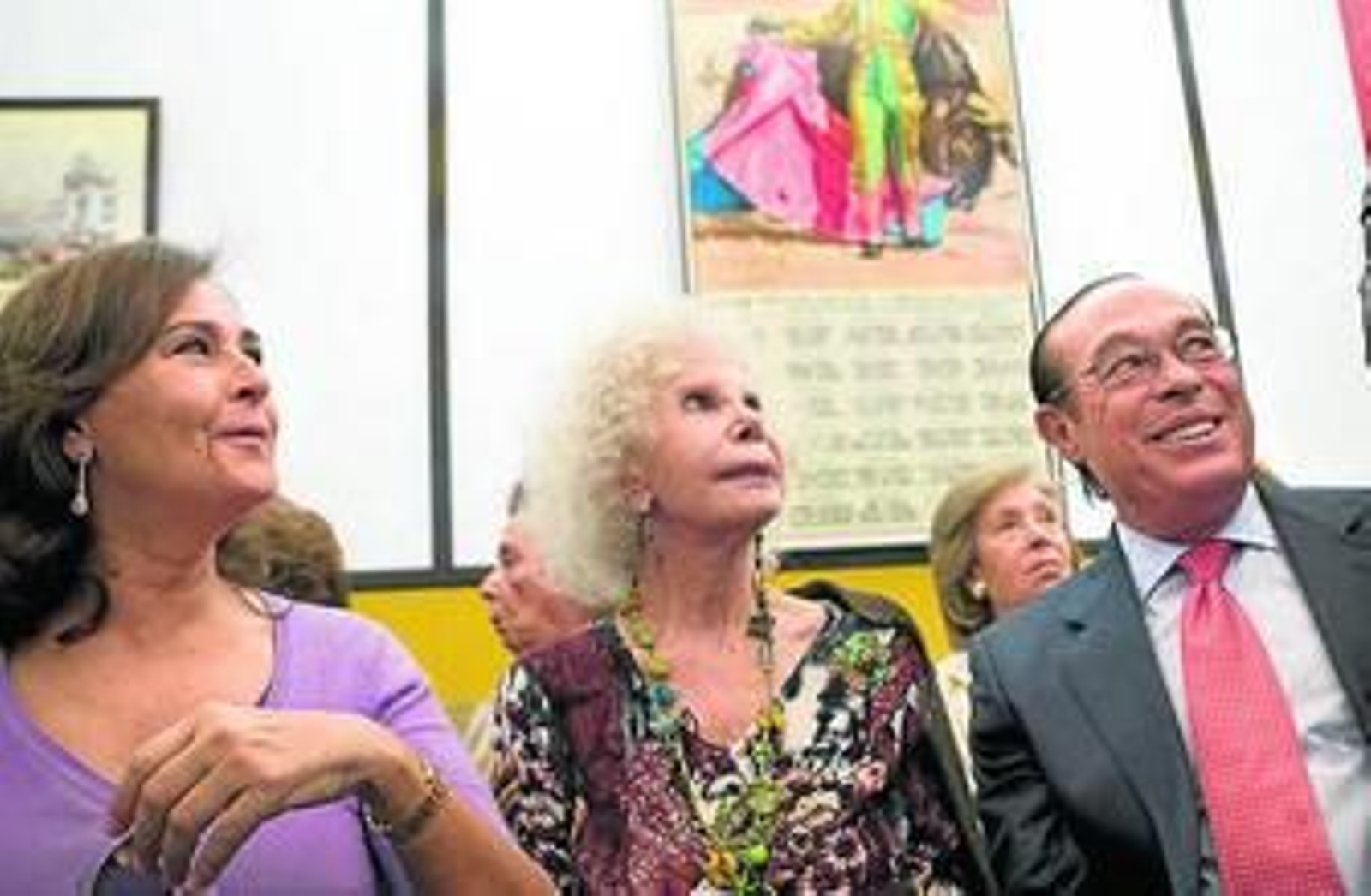 Carmen Tello, la duquesa de Alba y Curro Romero, en Los Cuarenta.