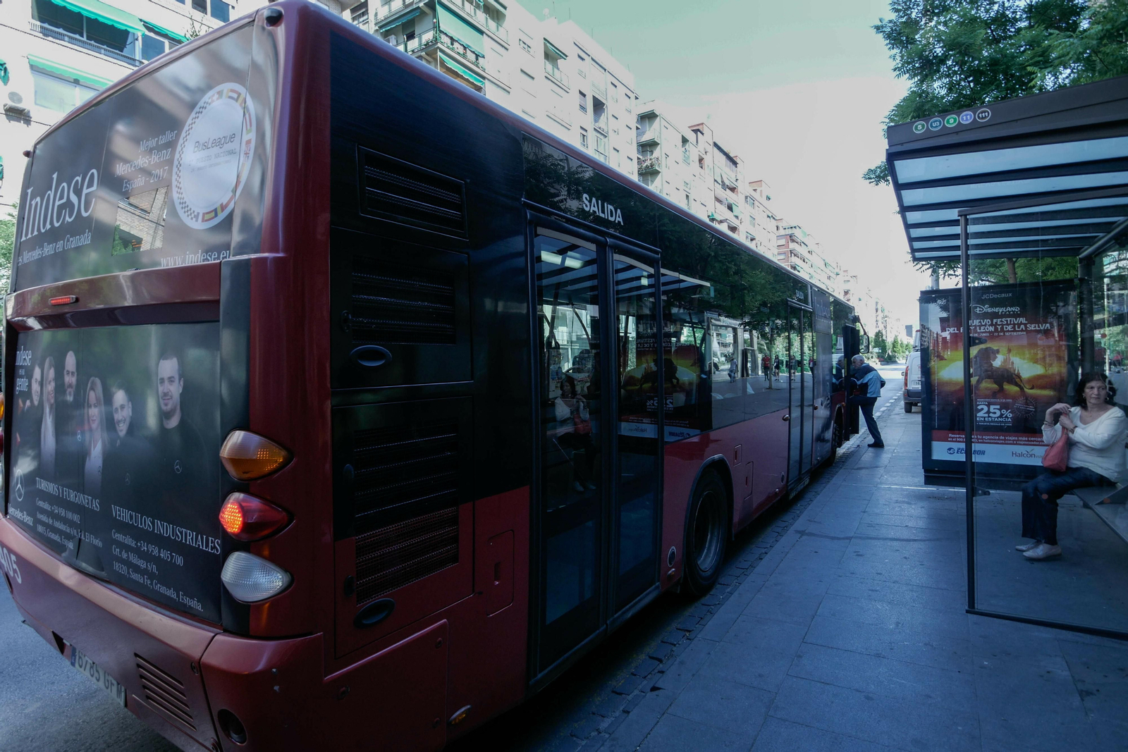 Un autobús para en Ronda