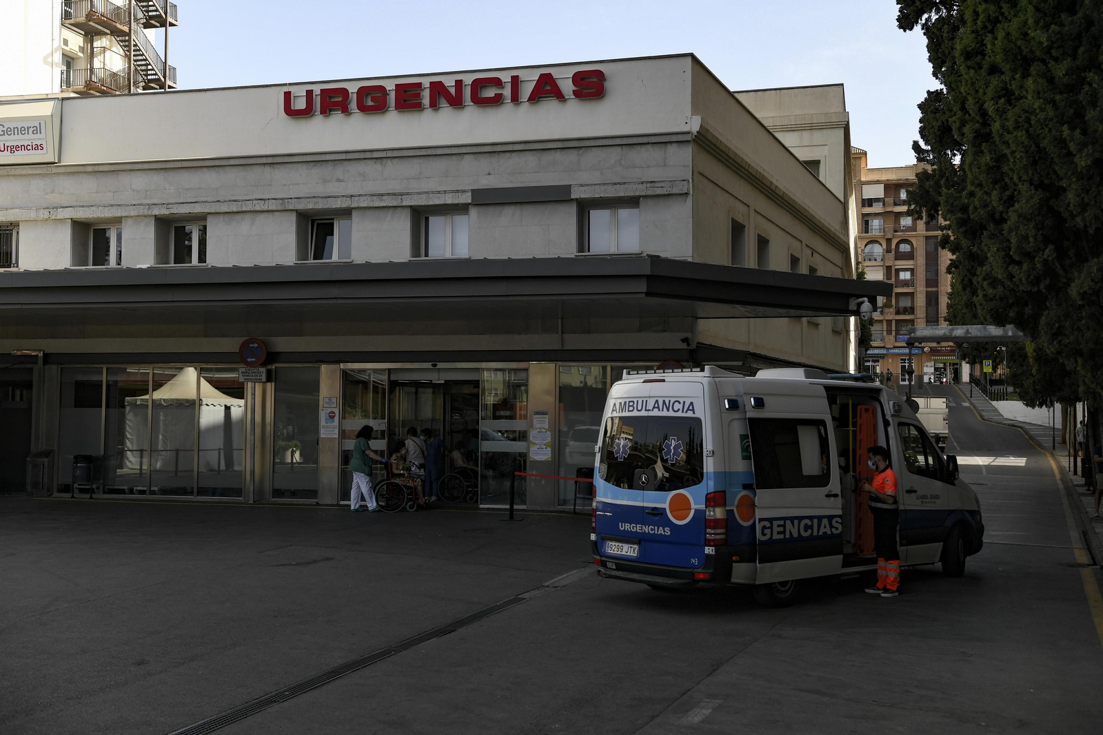 Entrada de Urgencias del Virgen de las Nieves