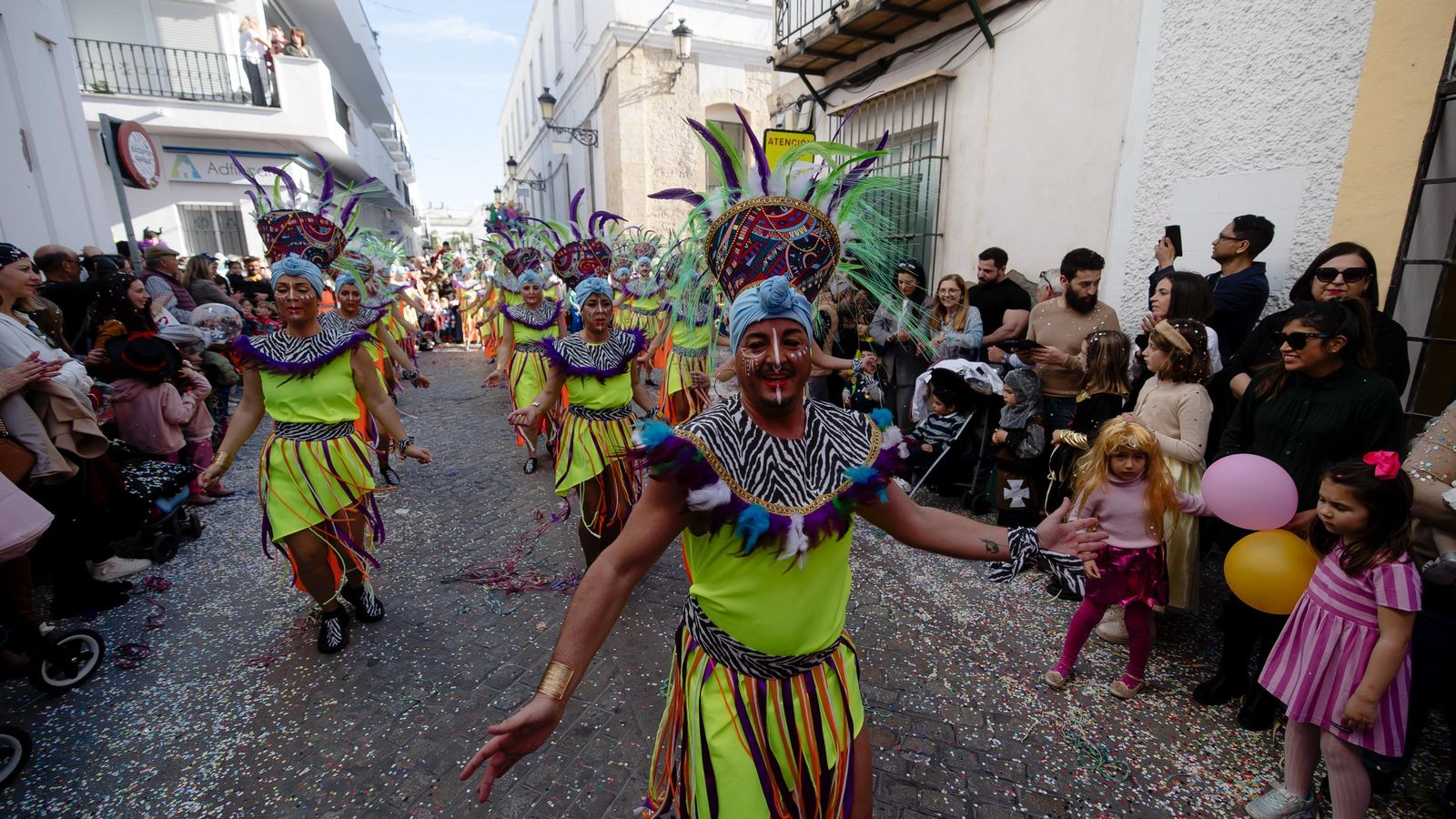 El primer premio en grupos de acompañamiento de las carrozas ha correspondido a Afro Caribbean. El primer premio en grupos de acompañamiento de las carrozas ha correspondido a Afro Caribbean.