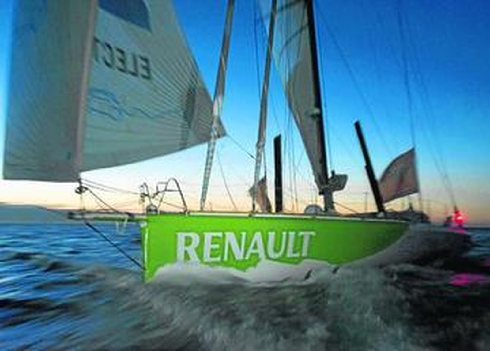 El 'Renault' navega rumbo a Barcelona recuperando millas a los dos primeros clasificados.