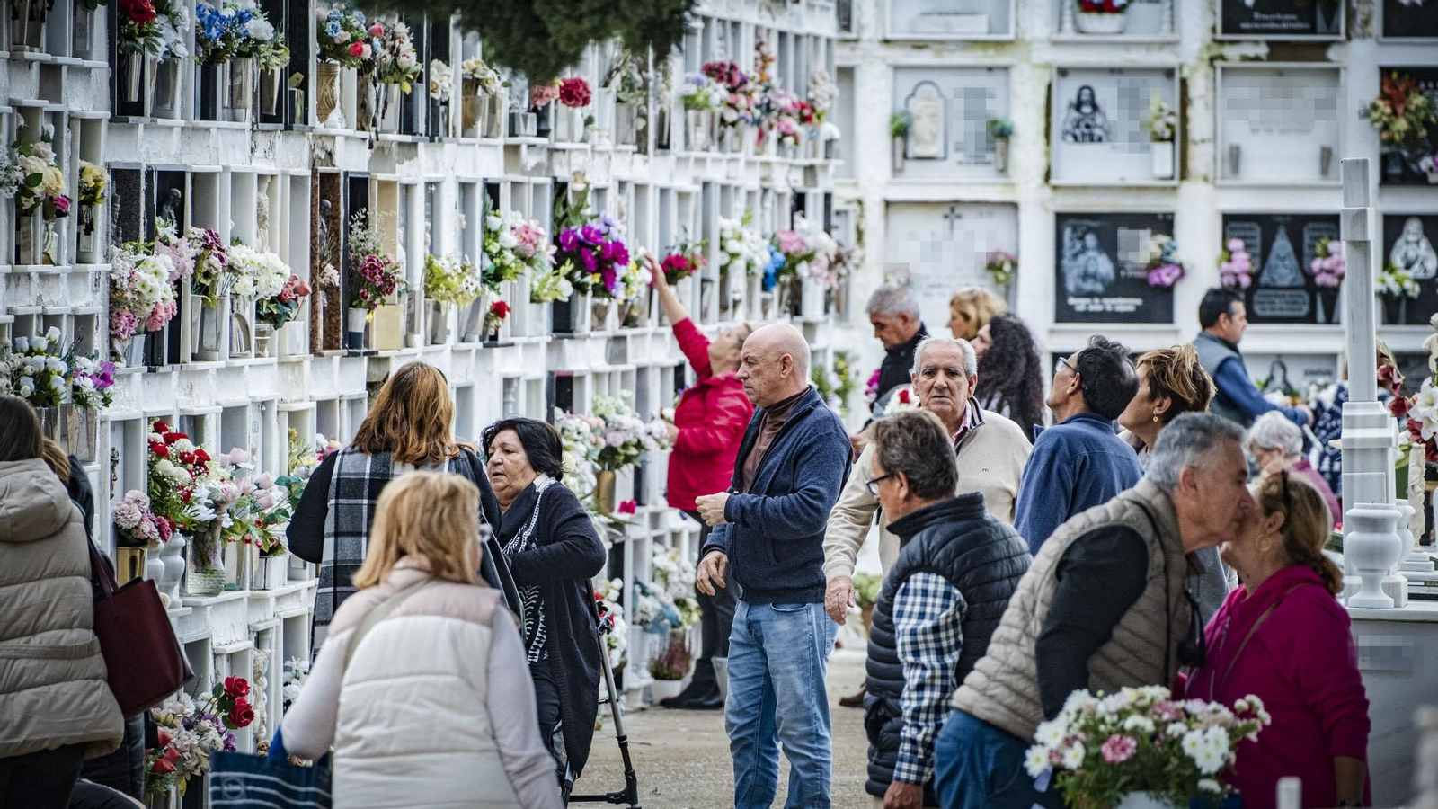 Las imágenes del día de los difuntos en Cádiz: Cementerio de El Puerto de Santa María