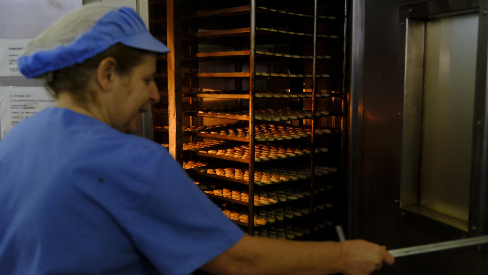 Imágenes de los mantecados de Fondón, tradición centenaria navideña