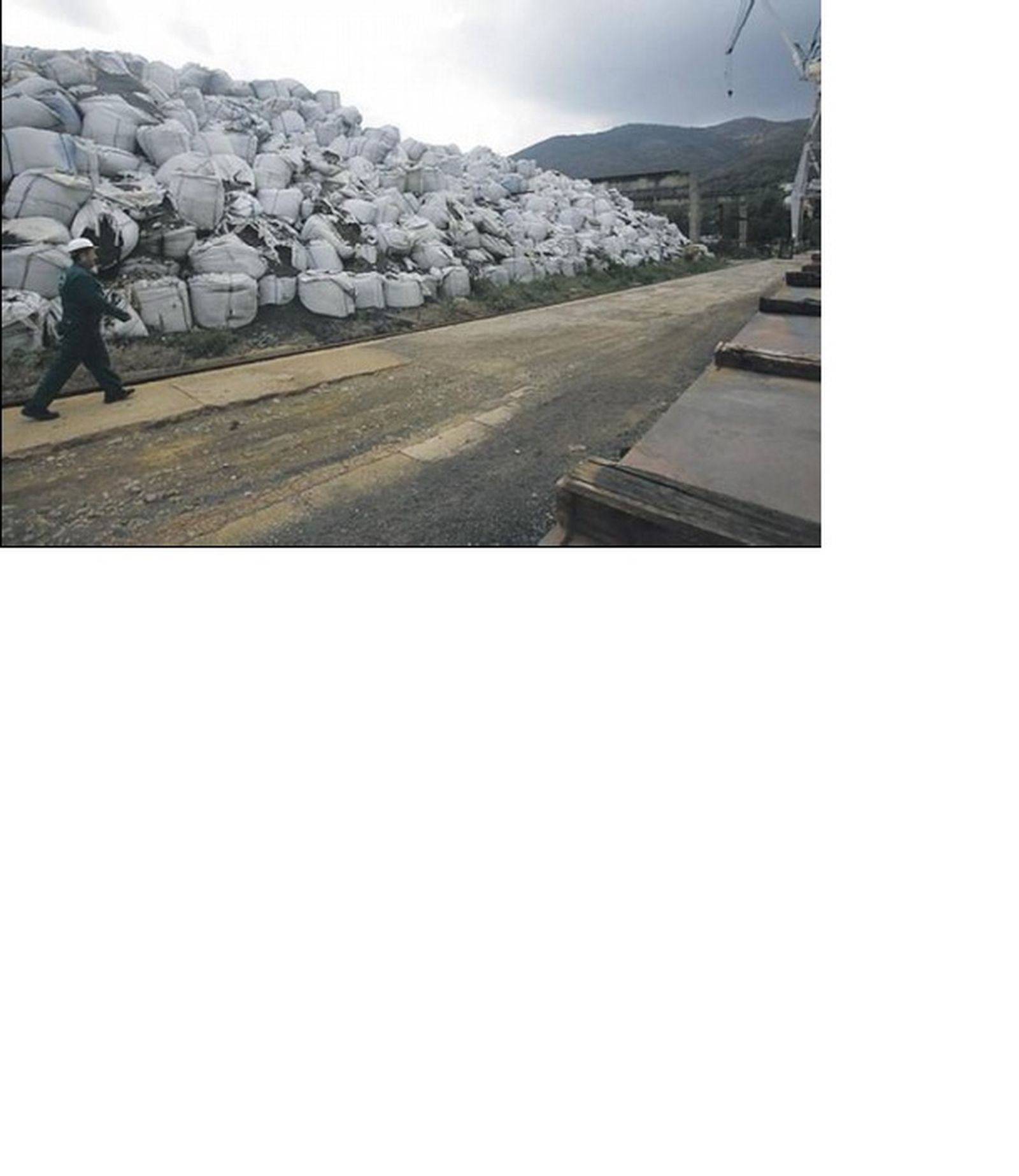 Las arenas peligrosas que han llegado esta semana a Sevilla y Nerva, cuando estaban acumuladas den Bijela, Montenegro.