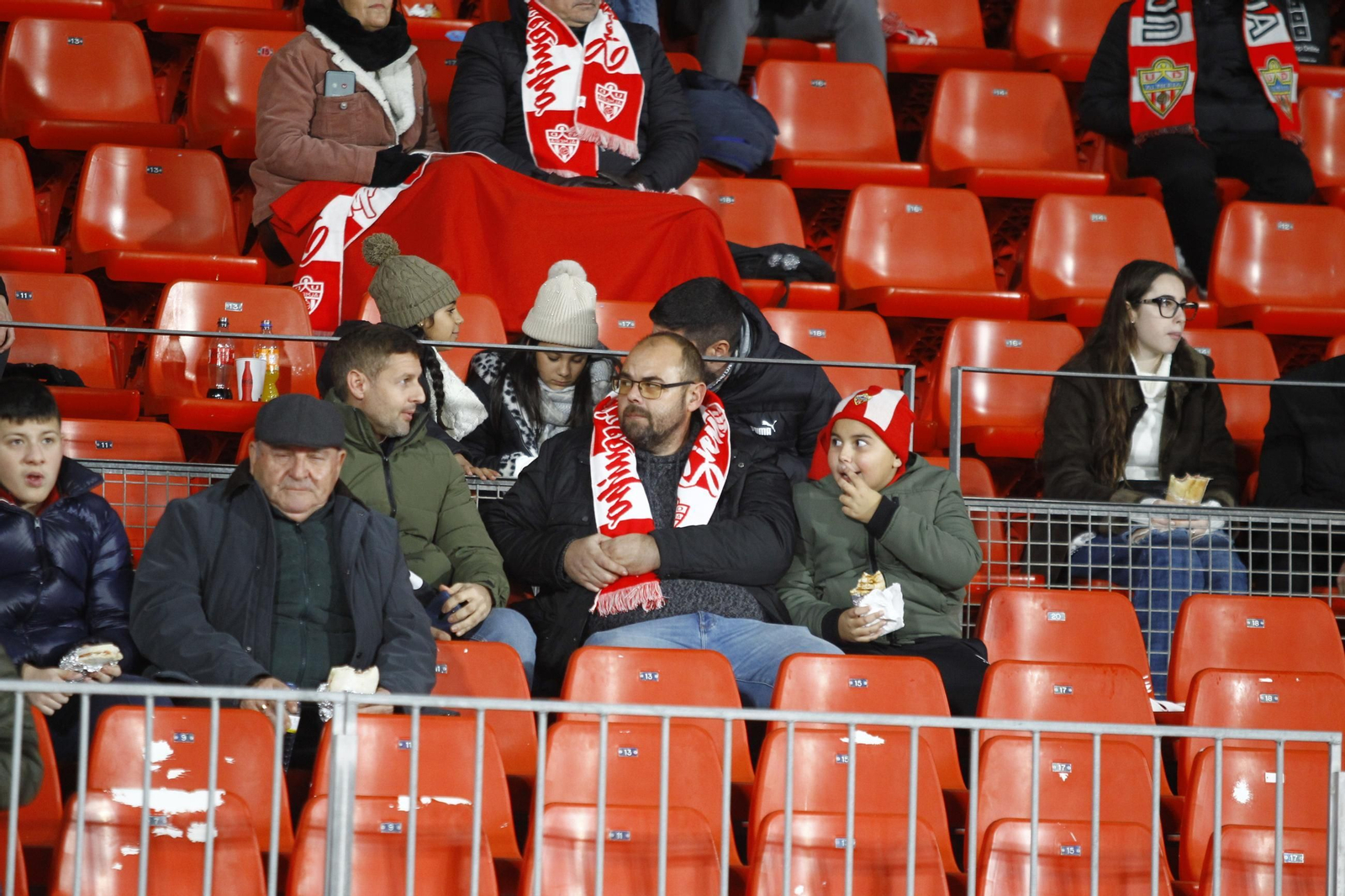 Búscate en las fotos de público del partido U.D. Almería-S.D. Huesca