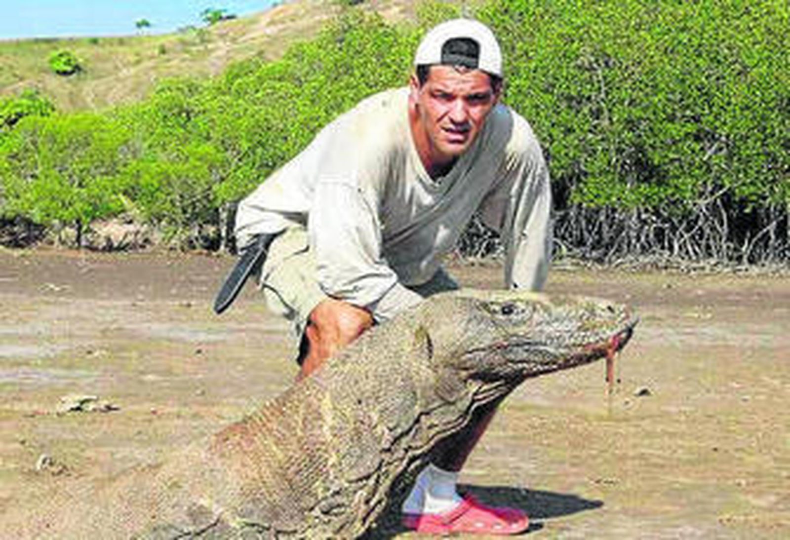 Frank Cuesta enfrentándose a uno de los muchos peligros de su programa.