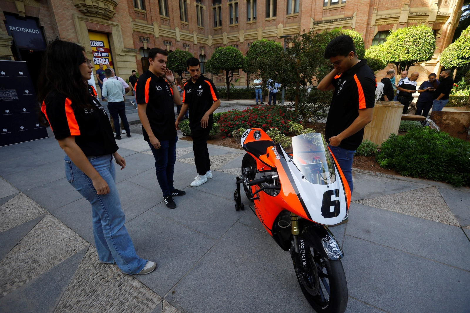 La presentación de la moto desarrollada por estudiantes de Córdoba, en imágenes