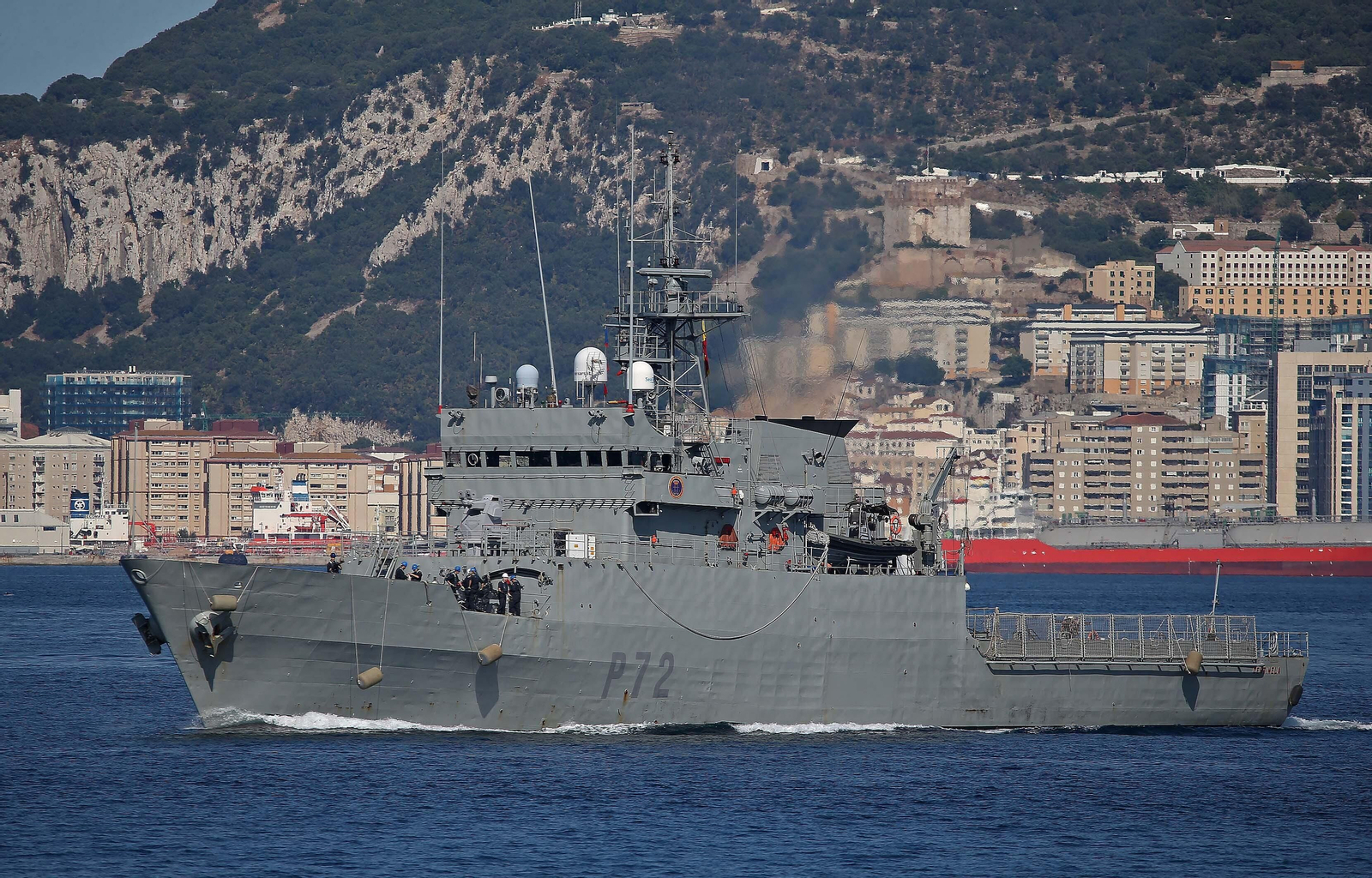 La llegada del patrullero de la Armada 'Centinela' al puerto de Algeciras, en imágenes