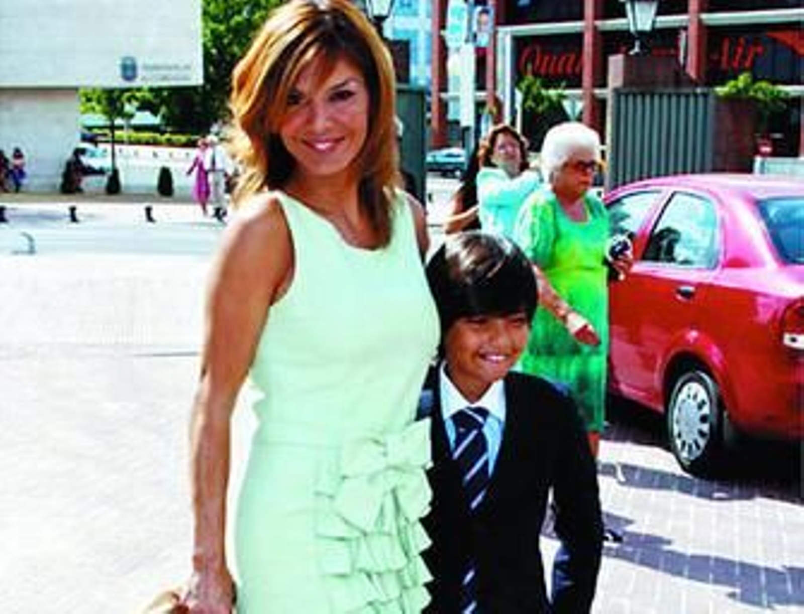 El hijo de Ivonne Reyes, de primera comunión