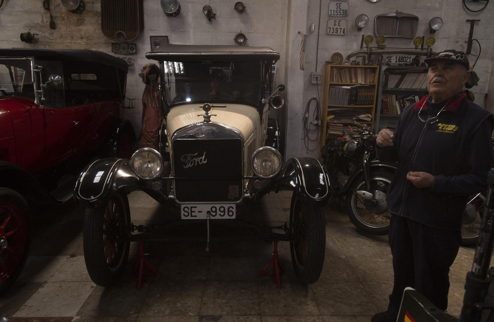 Los vehículos clásicos de Alfonso Chaves, todas las imágenes