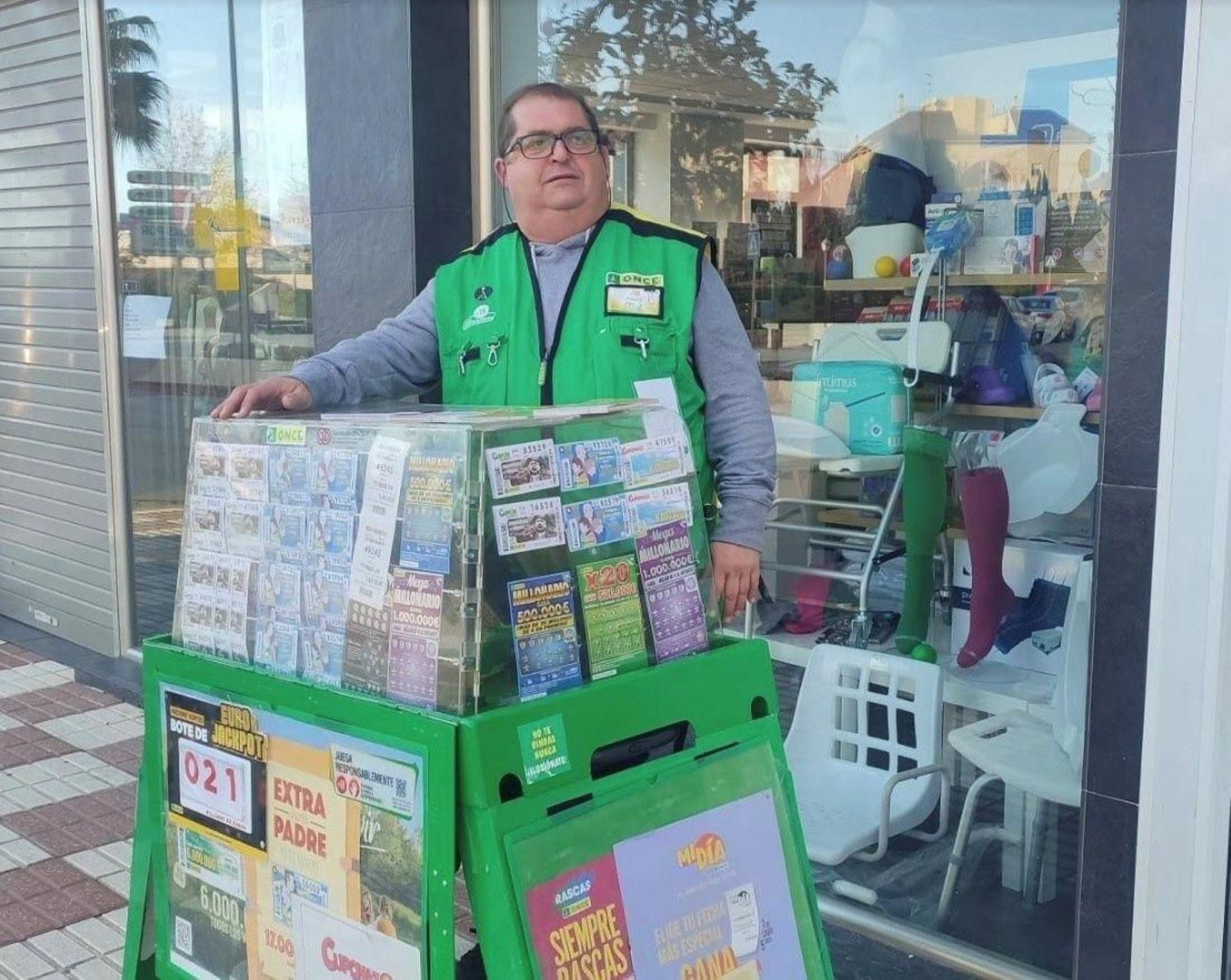 Javier Lobato, vendedor de la ONCE en Ronda.