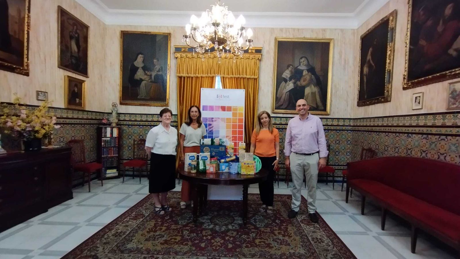 La entrega de los alumentos donados.