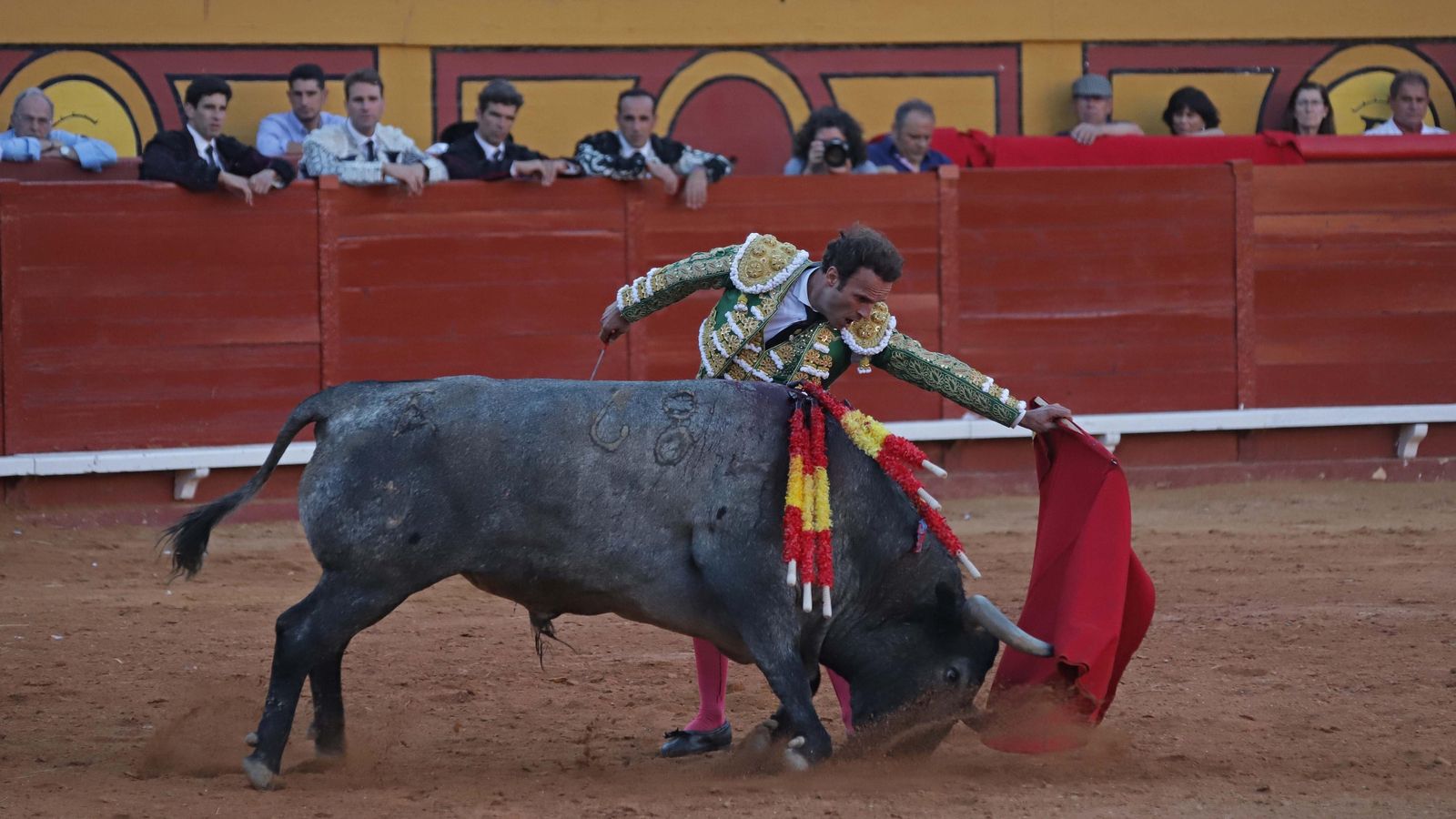 Ferrera ante un buen toro de Victorino que lamía la arena