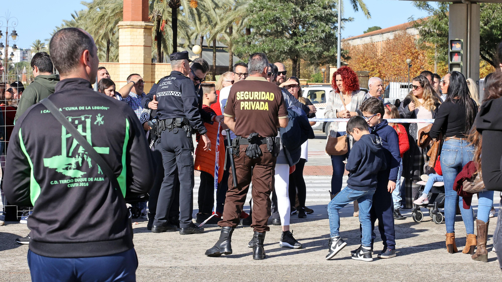 El parque de atracciones de Navidad junto a la Feria volvió a llenarse este sábado El parque de atracciones de Navidad junto a la Feria volvió a llenarse este sábado