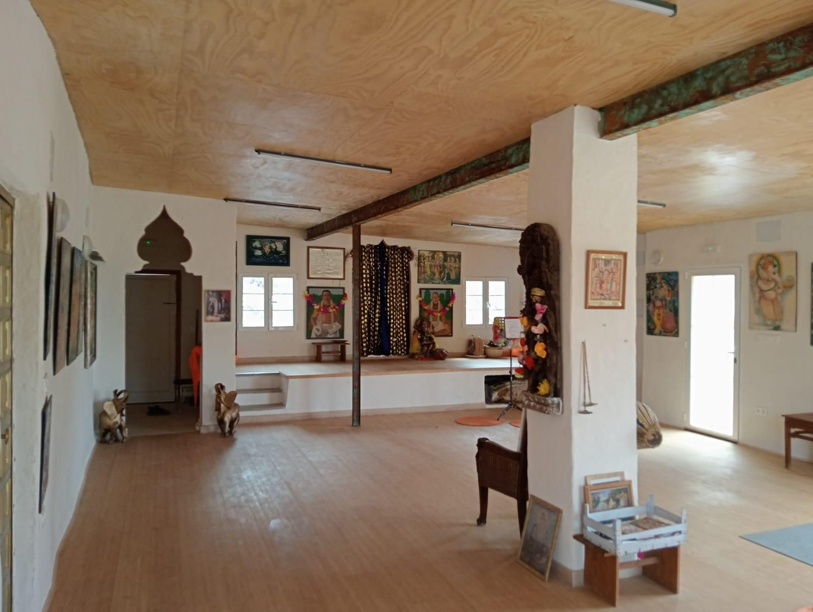 Una de las salas del templo de Krishna tras la restauración