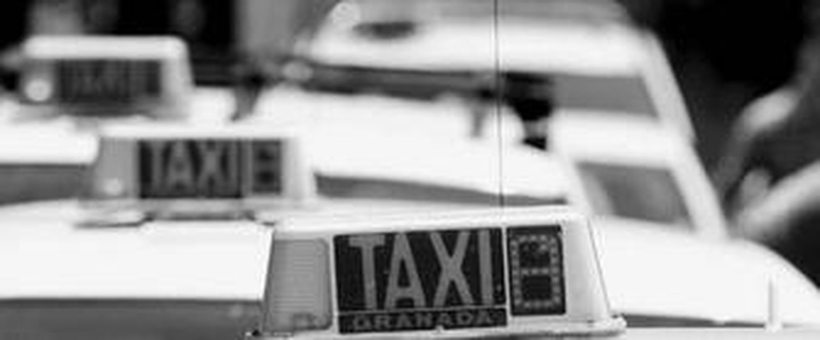 Algunos taxis de Granada cuentan ya con cámaras de grabación del interior de los coches.