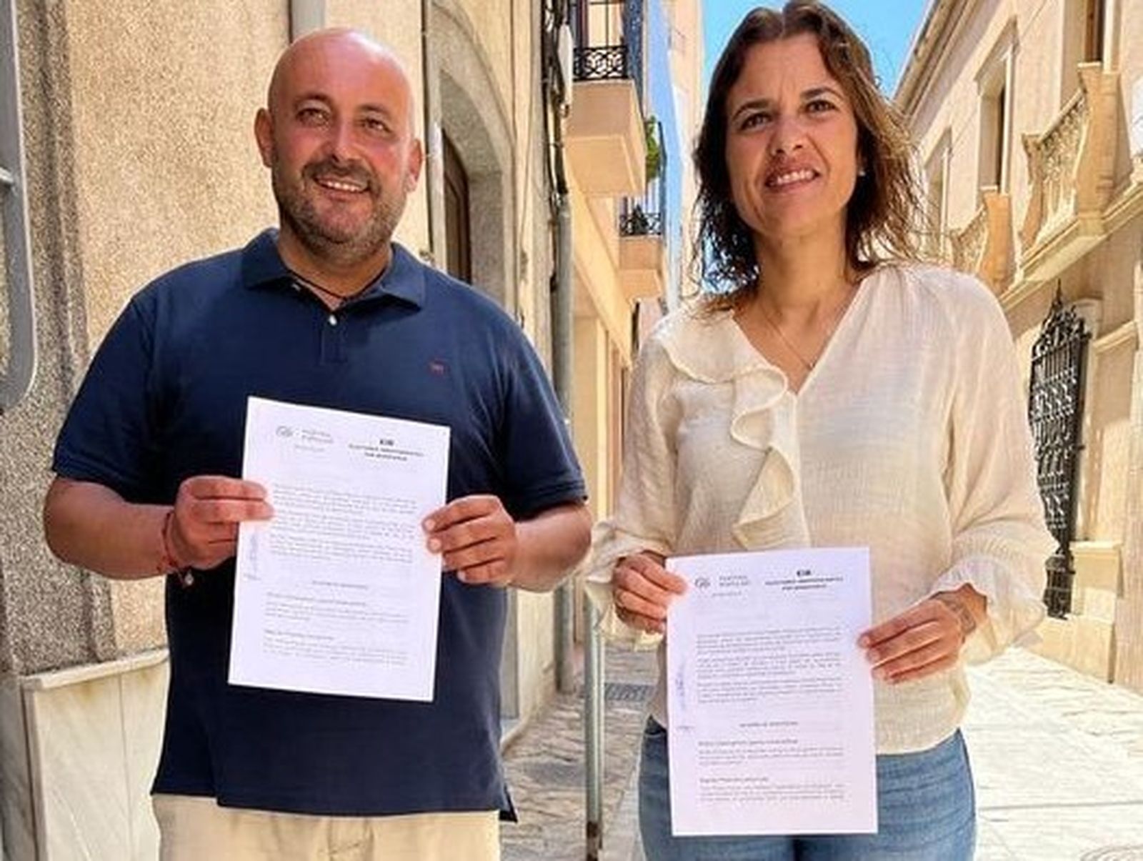Noelia Damián y David Martínez han rubricado el acuerdo entre PP y EIB
