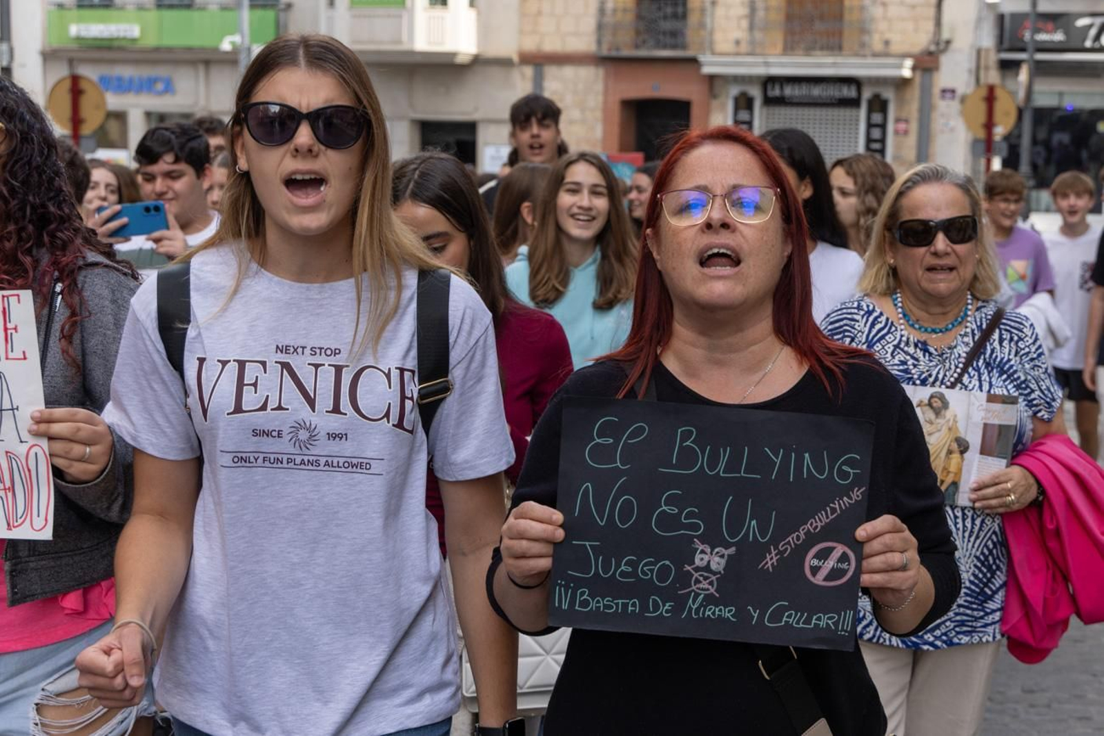 oncentración-manifestación en la plaza de la Constitución por la huelga de estudiantes por la víctima de acoso