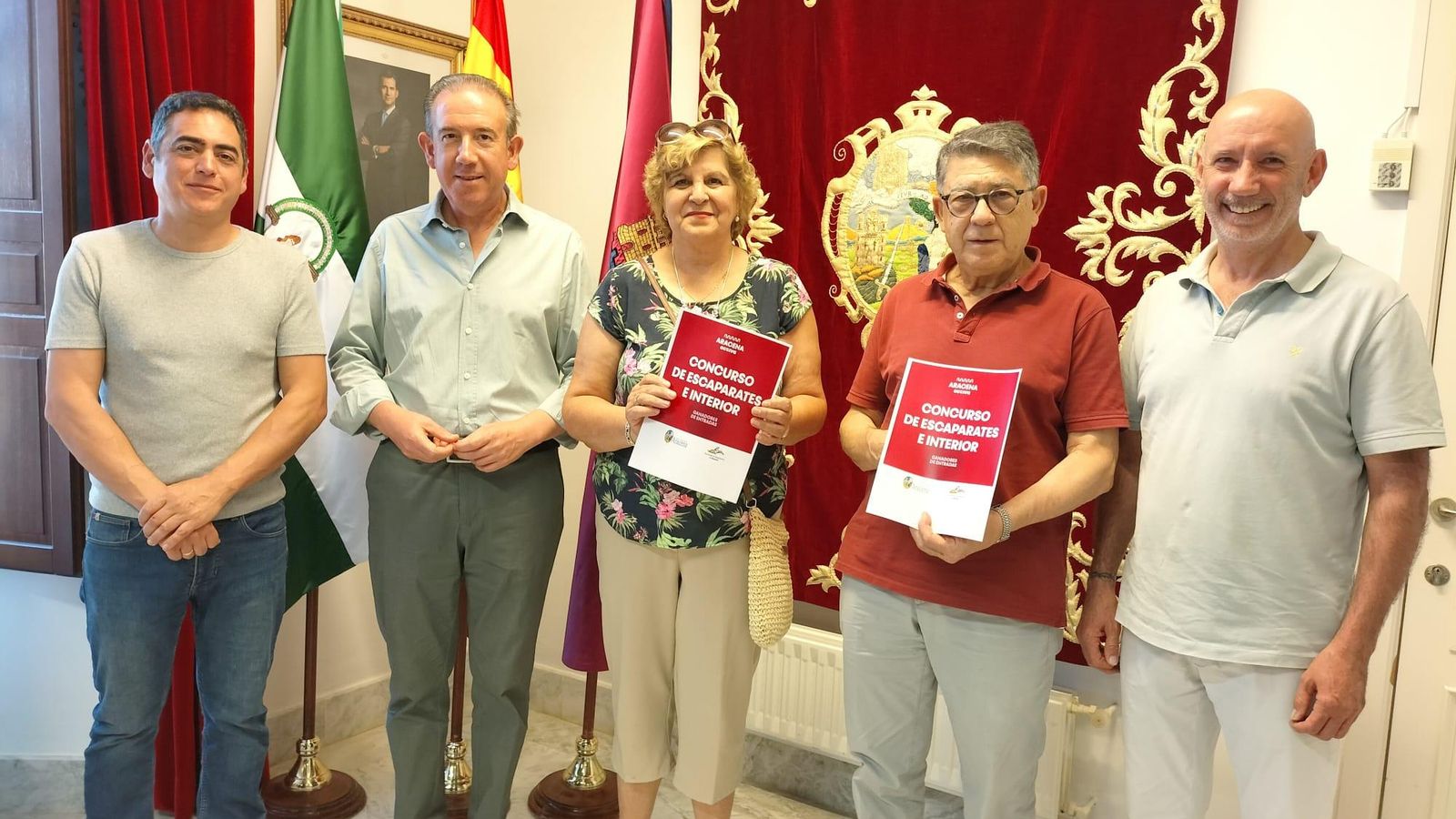Los premiados delsorteo decoración verano comercia Aracena Activa.