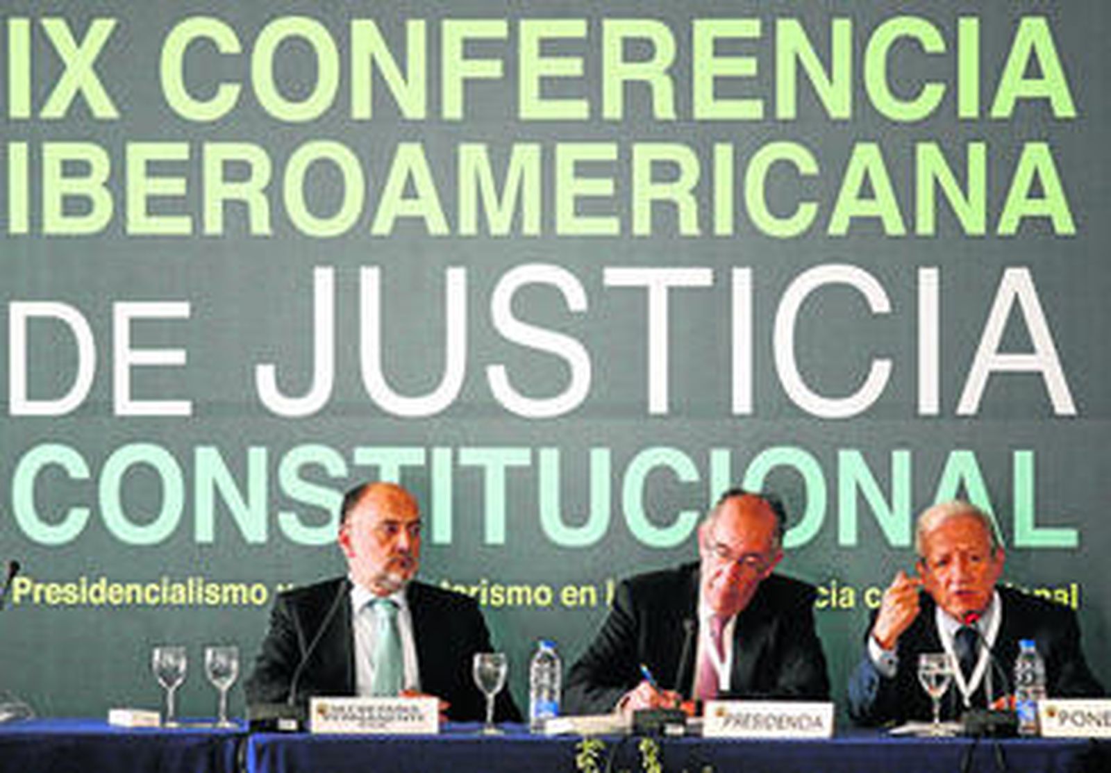 Pascual Sala, a la derecha, en un momento de su conferencia ante sus colegas iberoamericanos.