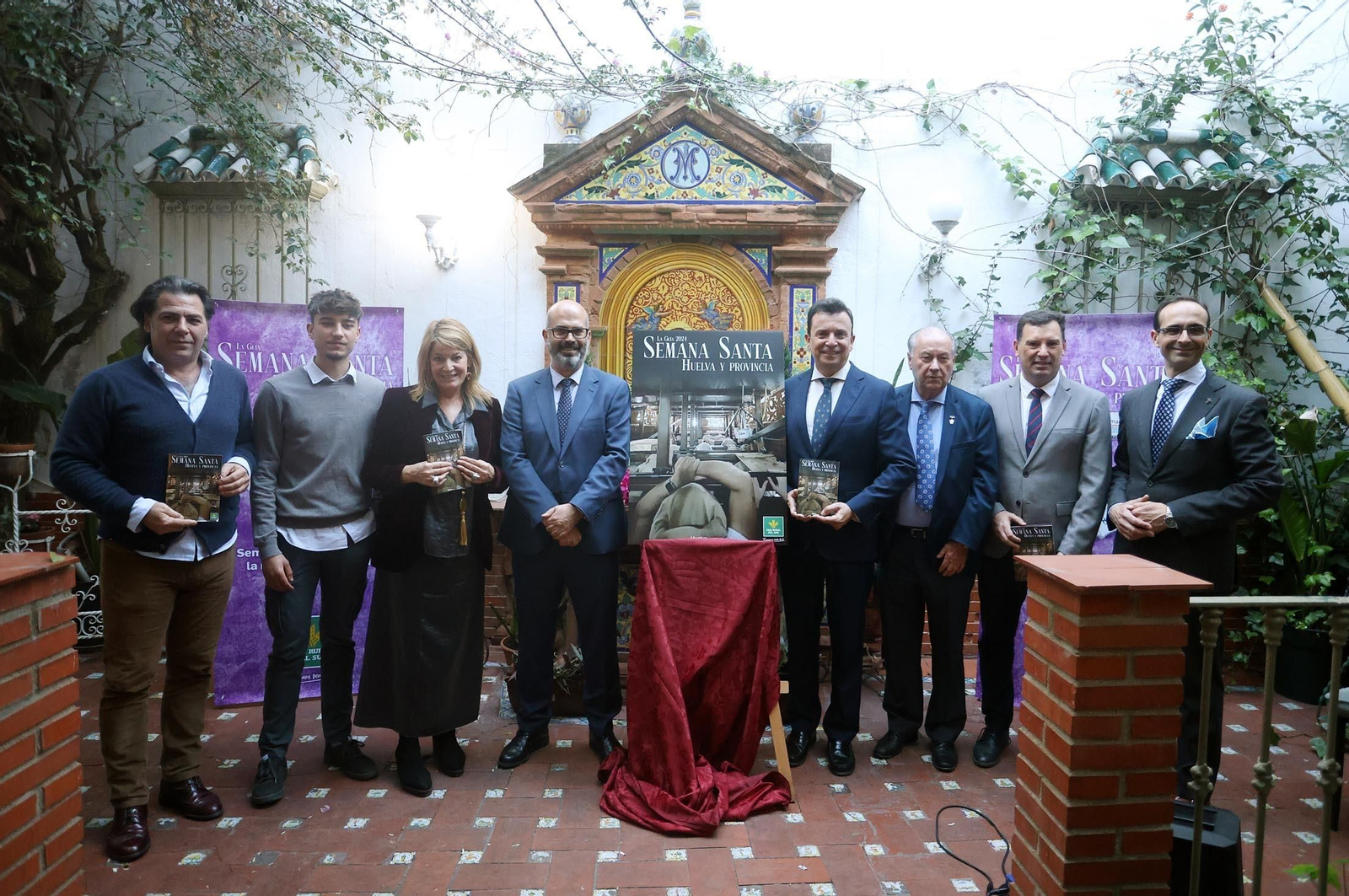 Imágenes de la presentación de "La Guía de Semana Santa de Huelva y Provincia" de Huelva Información
