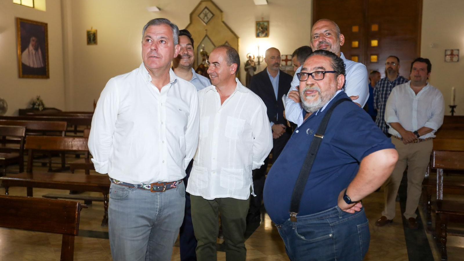 El alcalde en el interior de la parroquia de San Juan de Ávila