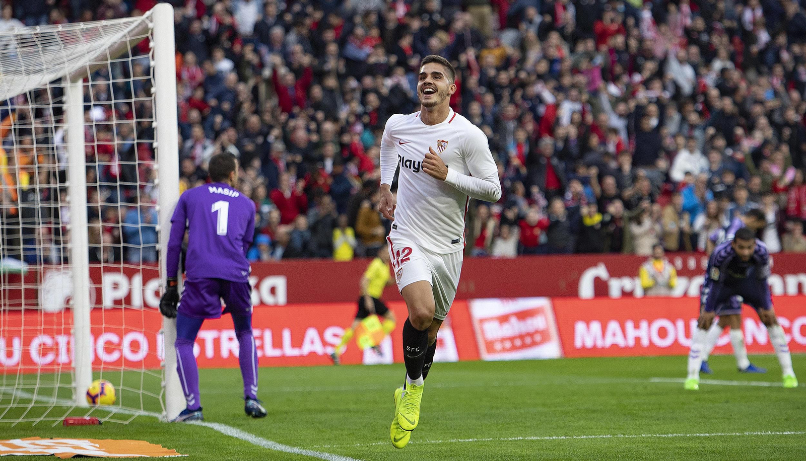 Andre Silva celebra el tanto del único gol sevillista.