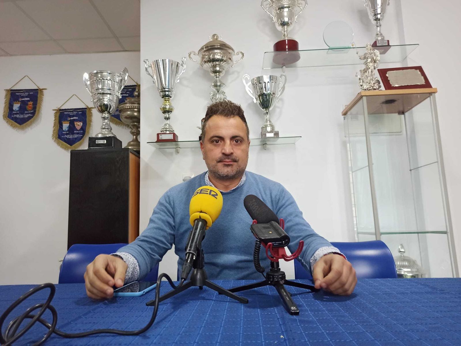 Joaquín Poveda, técnico del Xerez CD, en la sede del club, donde ha ofrecido la rueda de prensa previa al partido contra la Lebrijana.