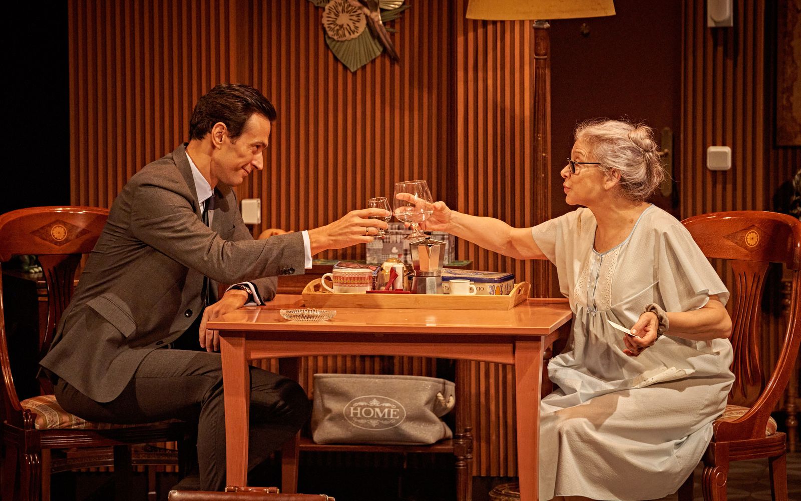 Una imagen de la obra 'El inconveniente', con Kiti Mánver y Cristóbal Suárez.