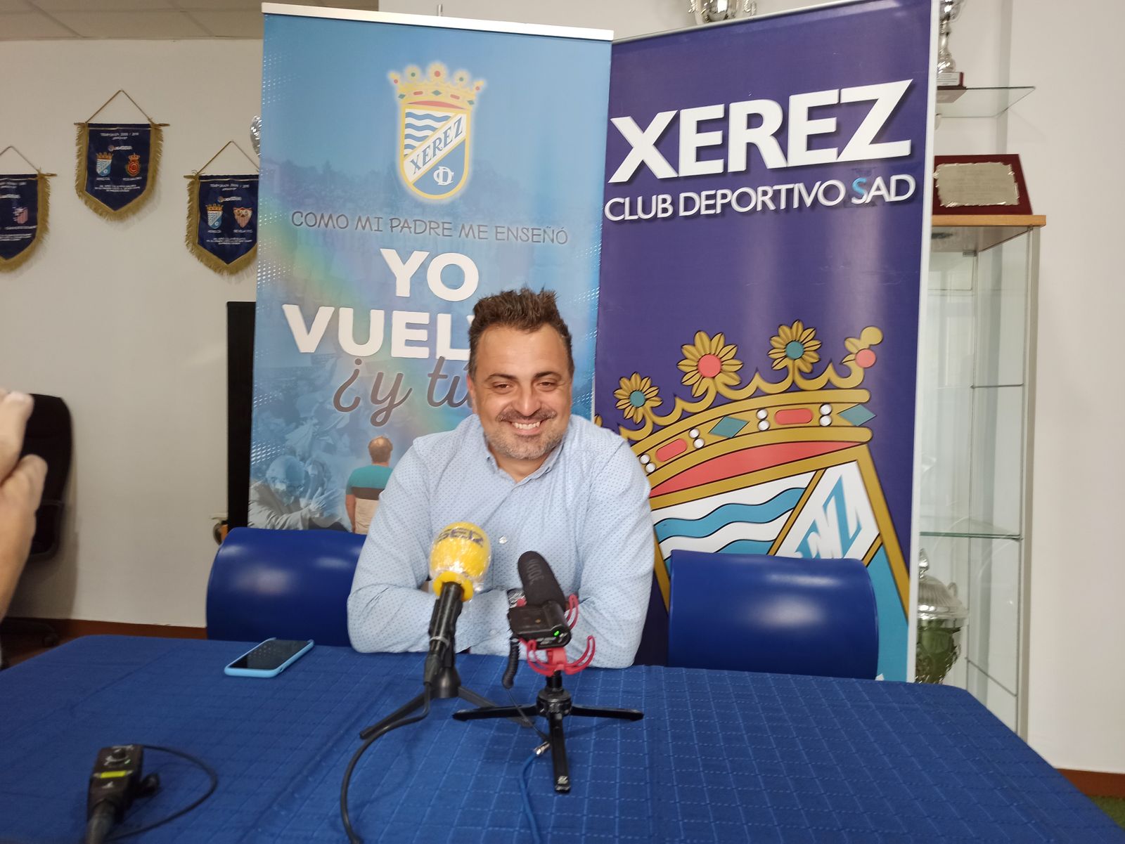 Joaquín Poveda, en la sede social del XCD durante la rueda de prensa de este viernes.