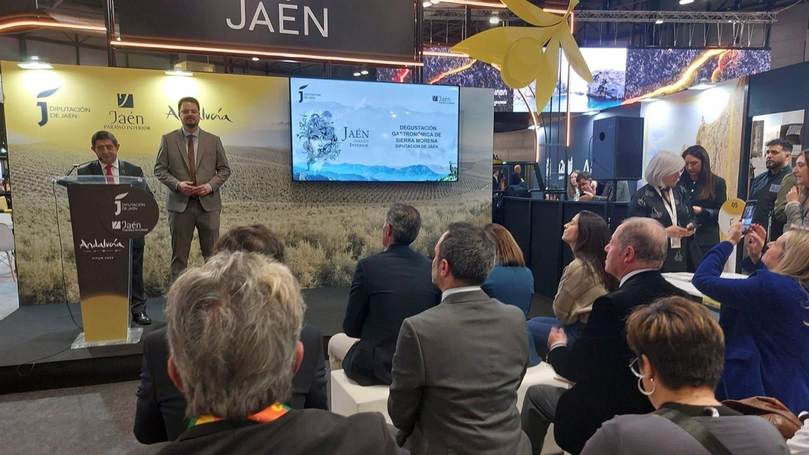 Reyes durante el acto en Fitur de promoción de la gastronomía de Sierra Morena.